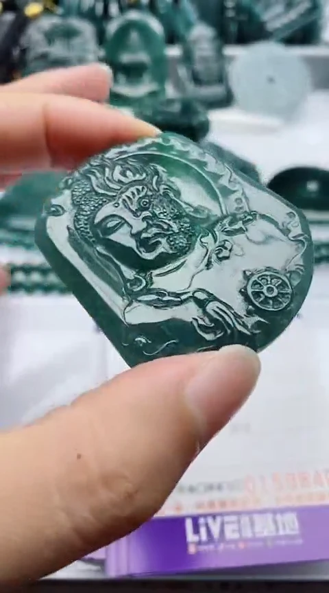 翡翠未镶嵌颈饰