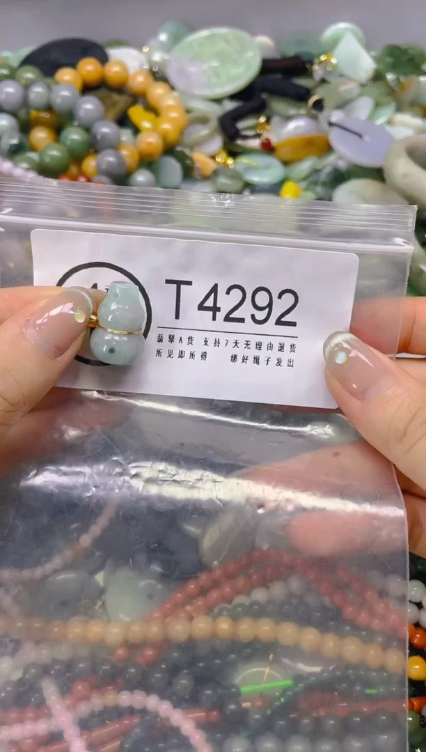 翡翠未镶嵌颈饰/T/翡翠A货,一件也是批发价