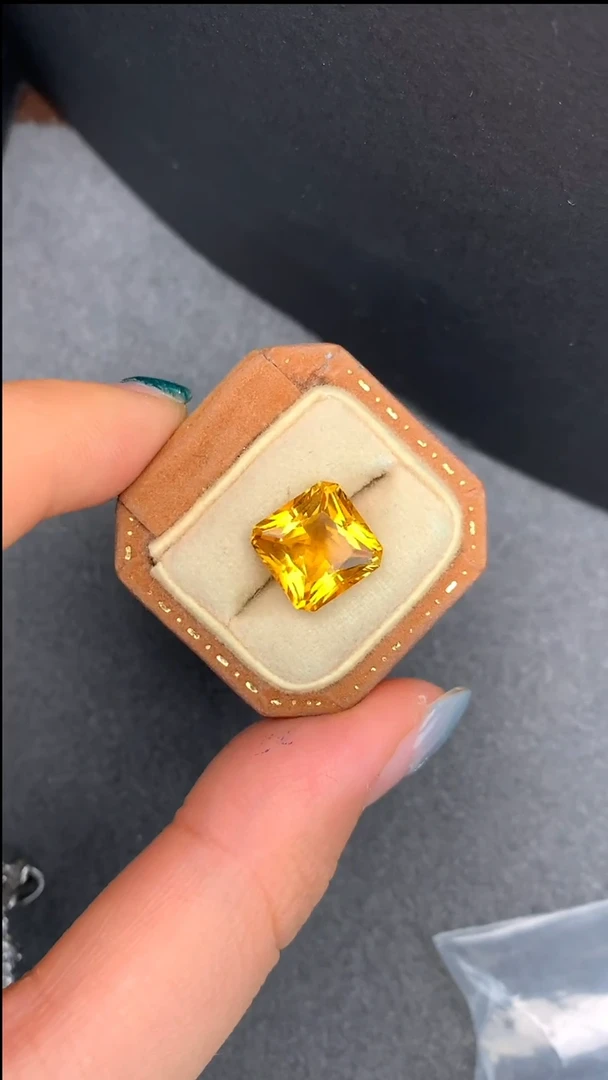 【闪购商品】水晶无未镶嵌5.13克拉