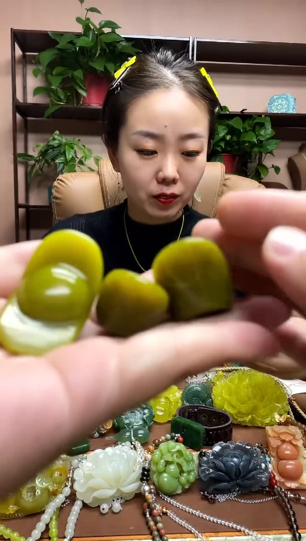 未镶嵌岫玉吊坠多样性发货发其中之一