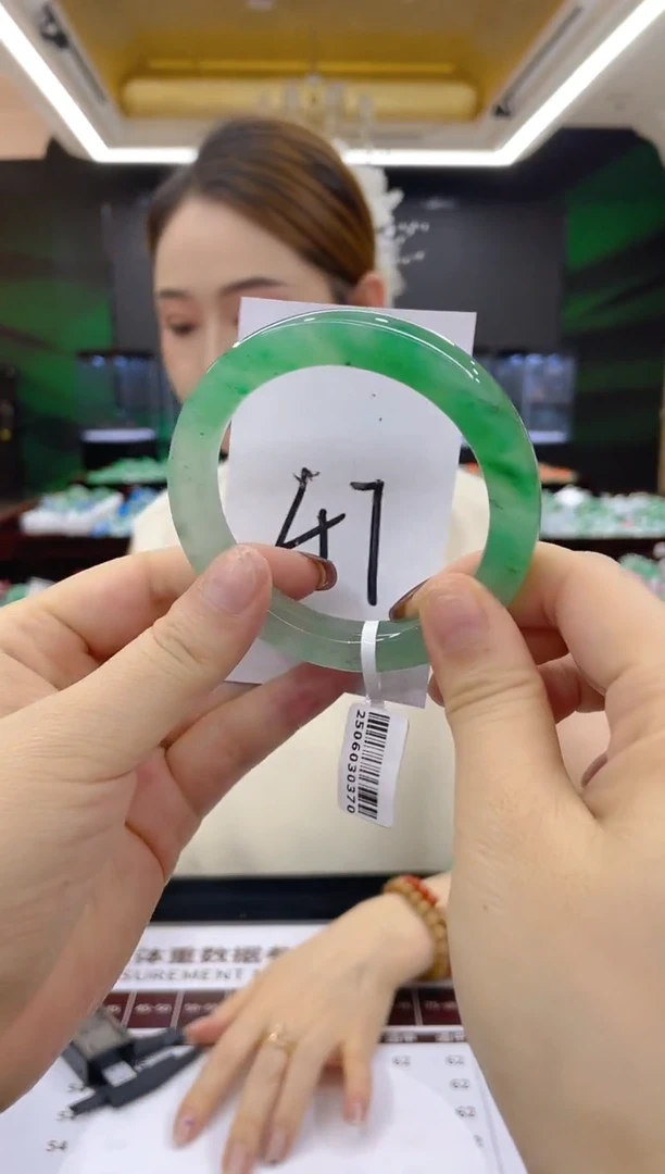 石英质玉（非洲翠）手镯未镶嵌天然冰飘花