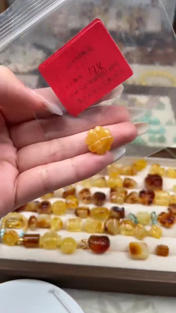 未镶嵌琥珀裸石124，