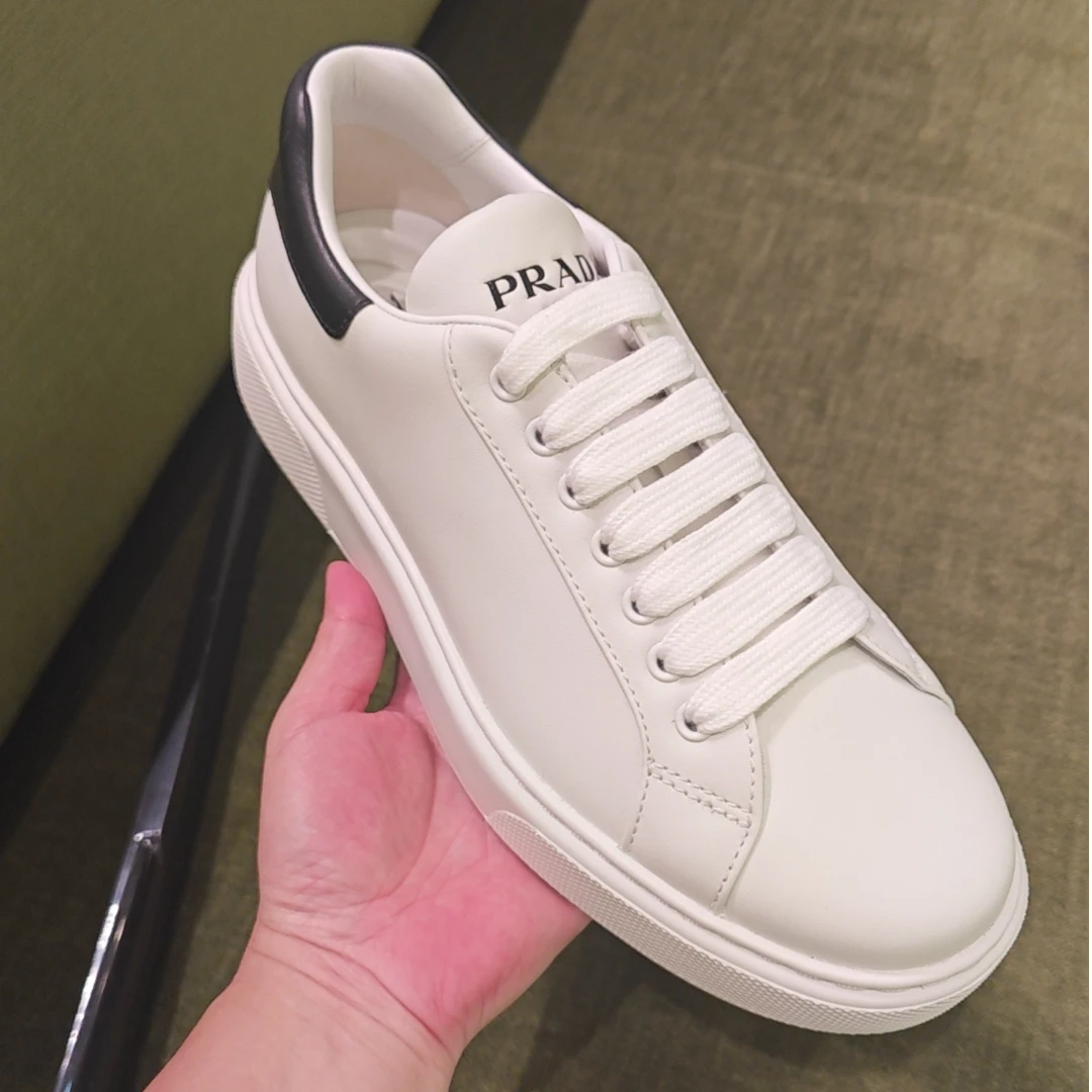 【巴黎直邮】Prada普拉达男鞋白色字母标百搭低帮运动鞋 2EG361