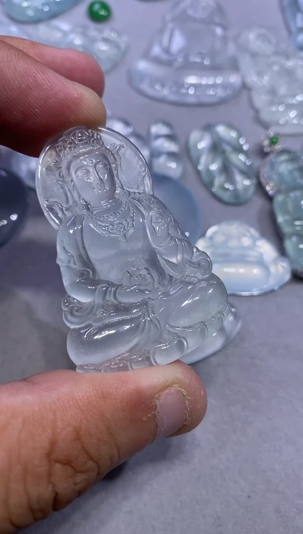 吊坠(不含链)未镶嵌翡翠观音16800  44.9  30.3  4.5