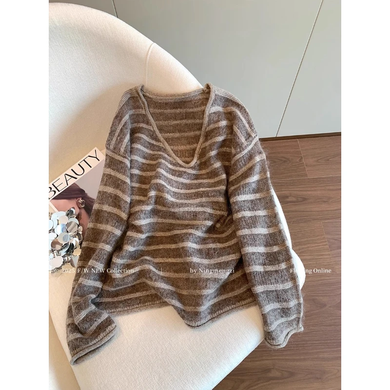 慵懒风咖色条纹v领毛衣女2025年秋季新款韩系简约休闲软糯针织衫