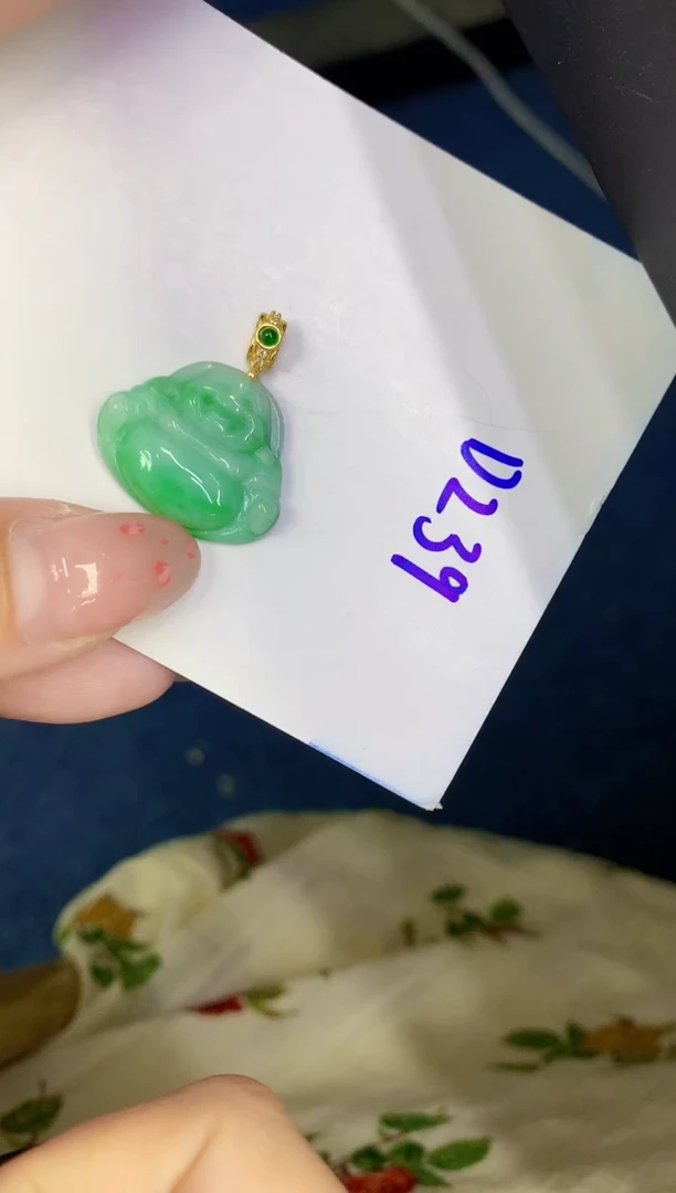 翡翠未镶嵌颈饰缅甸天然翡翠A货