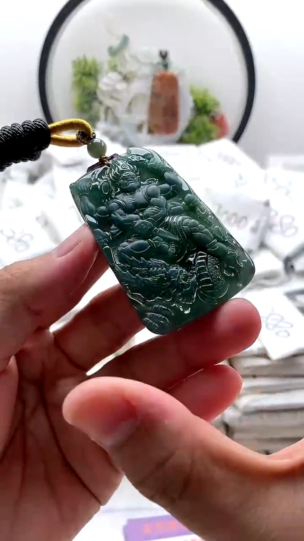 颈饰未镶嵌翡翠不动明王