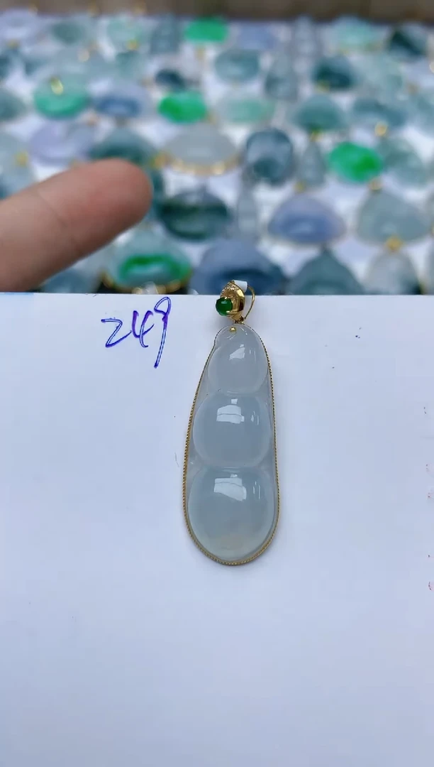 【闪购商品】翡翠颈饰18K金镶嵌天然翡翠A货    249