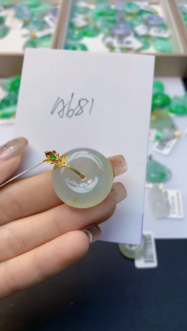 颈饰18K金镶嵌翡翠天然A货翡翠百元以上9元证书费自理