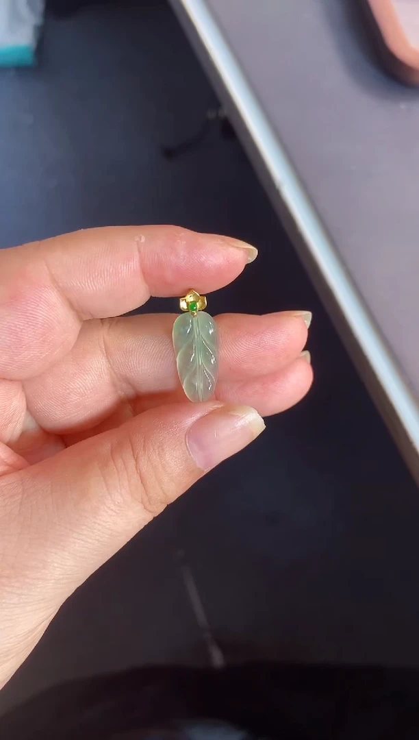 吊坠(不含链)18K金镶嵌翡翠1