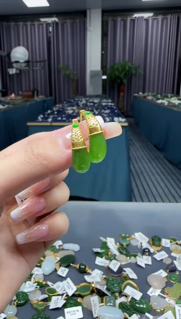 和田玉18K金镶嵌耳饰1