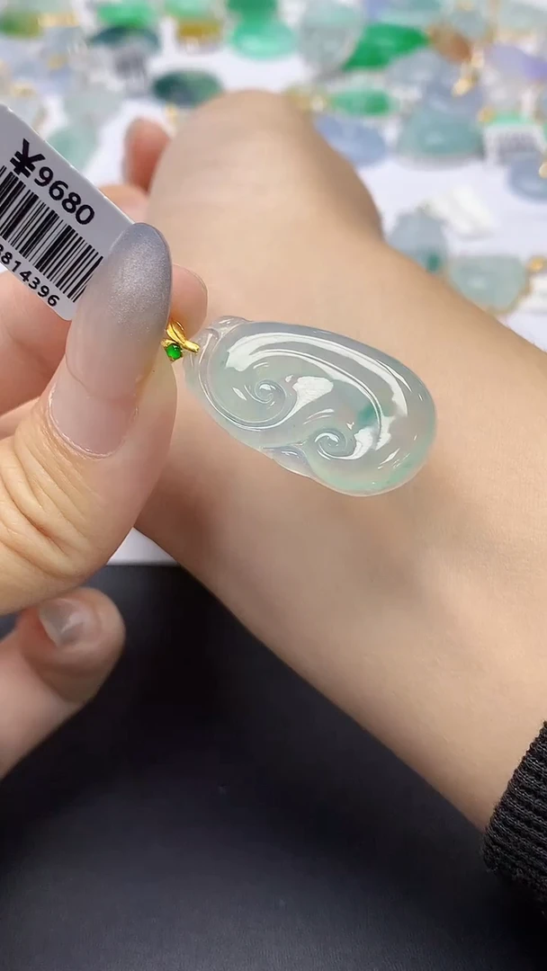 翡翠18K金镶嵌颈饰天然缅甸a货翡翠