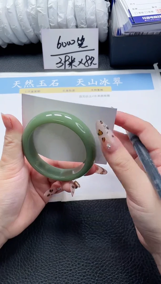 【闪购商品】石英质玉手镯未镶嵌69-56