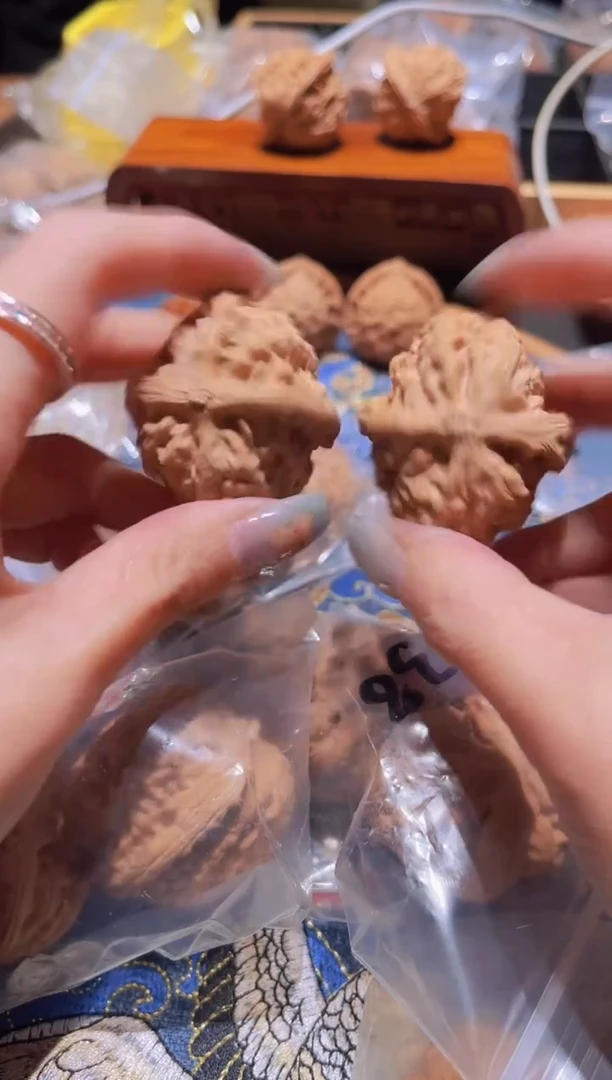 把件文玩核桃061红锦鲤