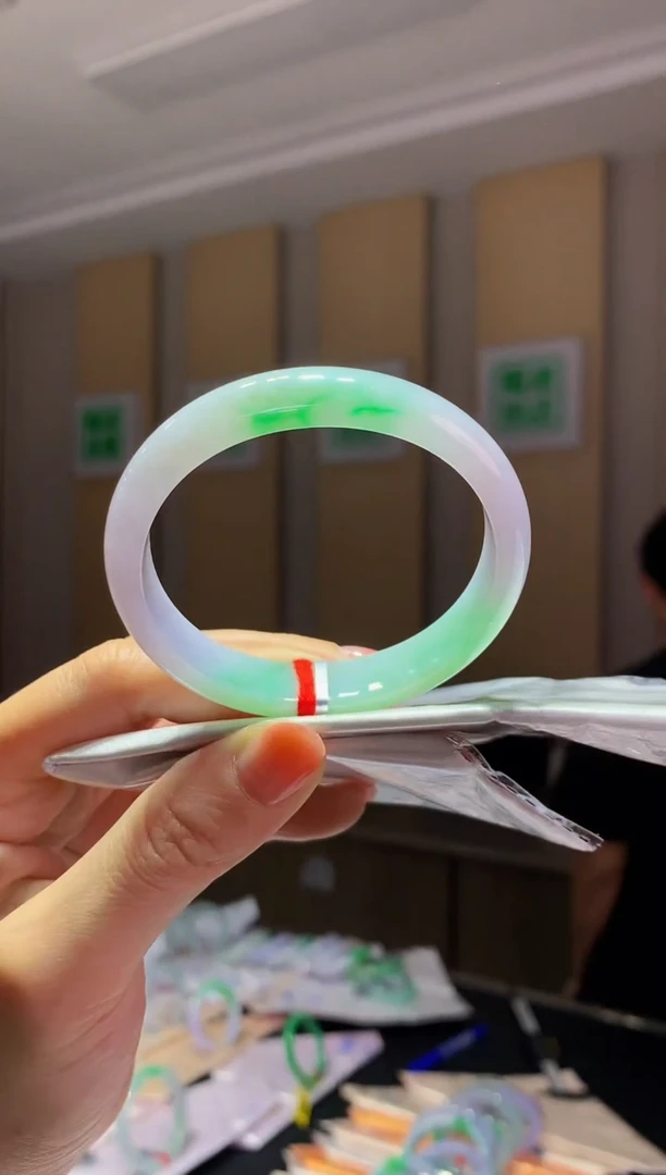 未镶嵌手镯（贵妃镯）翡翠- C50圈口 53