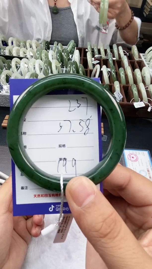 未镶嵌手镯和田玉L37微色差