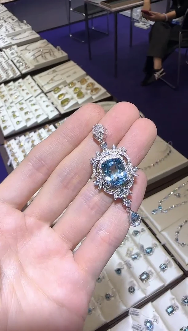 【闪购商品】托帕石颈饰银S925镶嵌14*10mm