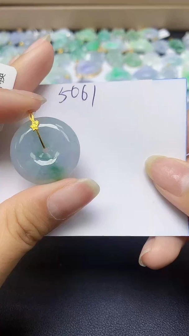 翡翠18K金镶嵌颈饰 天然缅甸翡翠A货