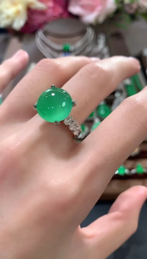 18K金镶嵌戒指翡翠牛**妞c36