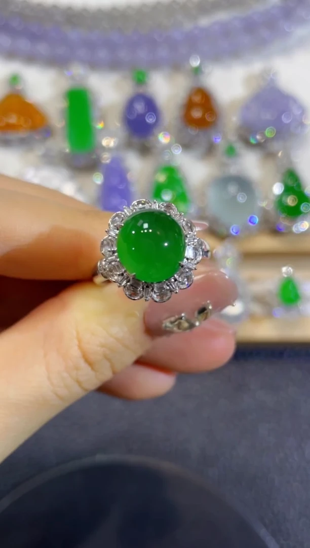 颈饰18K金镶嵌翡翠团购10