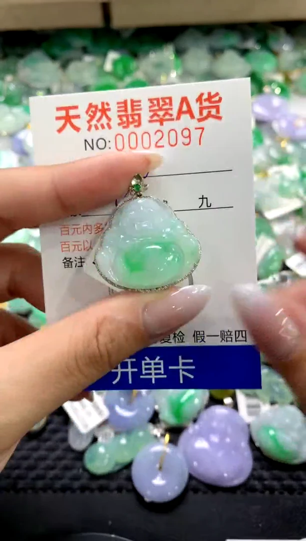 颈饰18K金镶嵌翡翠1111111111111111