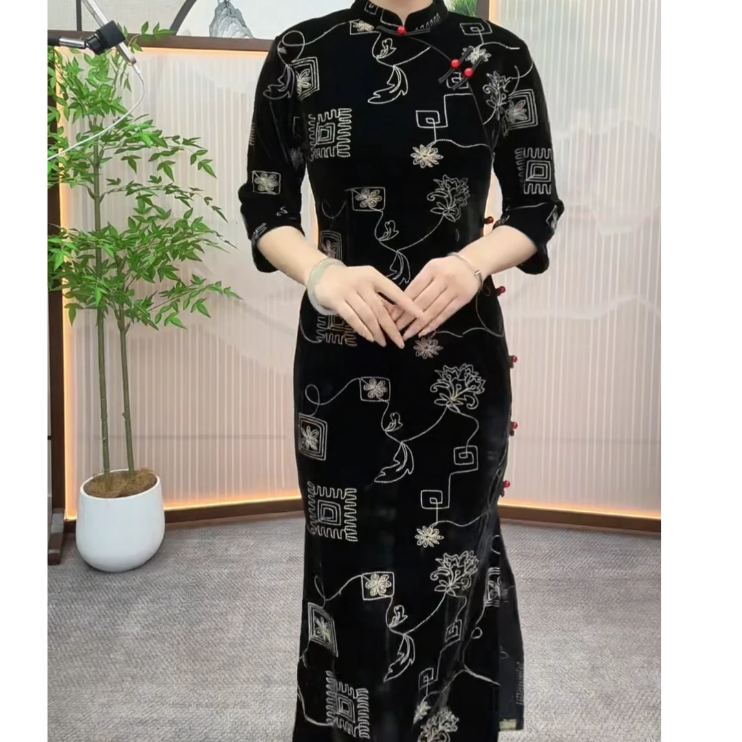 YMJ-秋款H国绒刺绣侧八扣旗袍