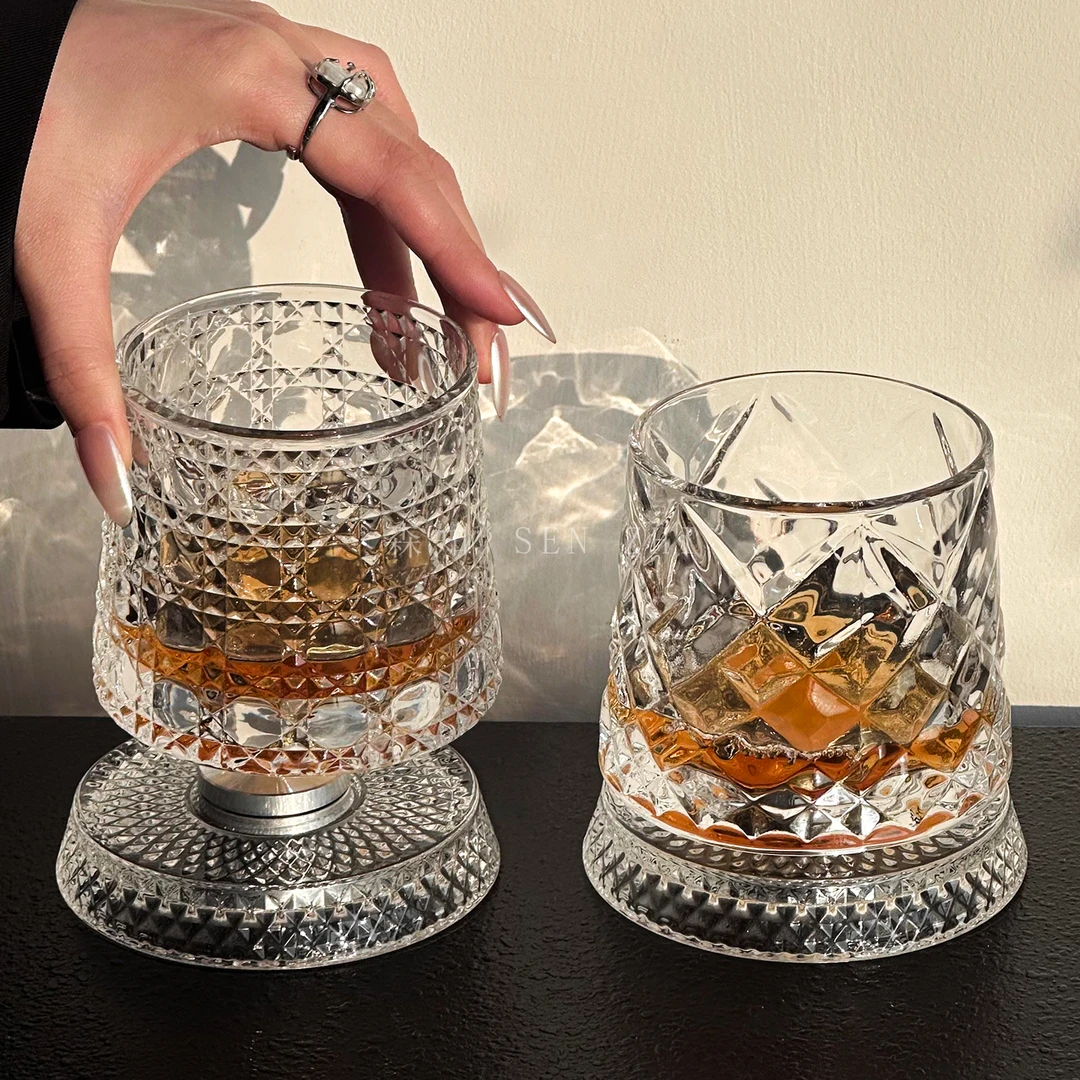 轻奢高级感钻石威士忌酒杯玻璃旋转杯不倒翁解压水晶洋酒杯啤酒杯