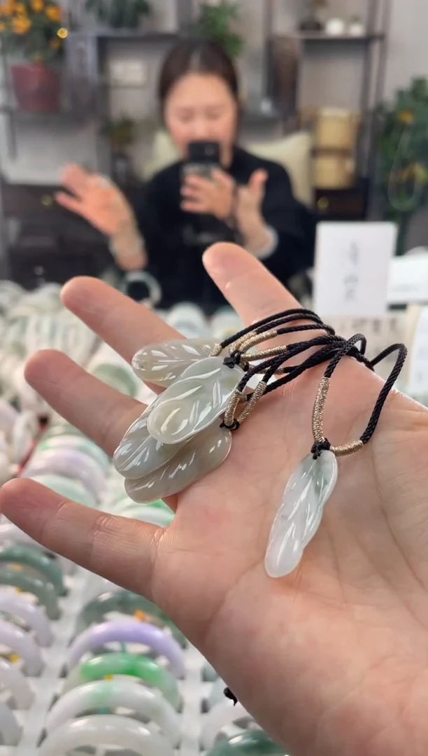 【闪购商品】翡翠吊坠(不含链)未镶嵌多样性发货 发一件