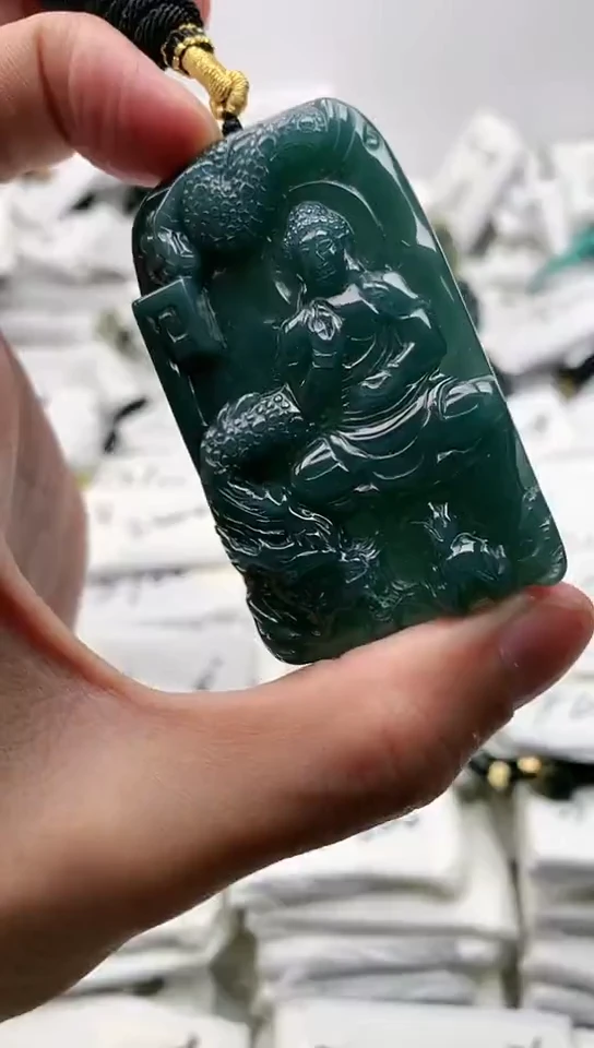 翡翠未镶嵌颈饰阿弥