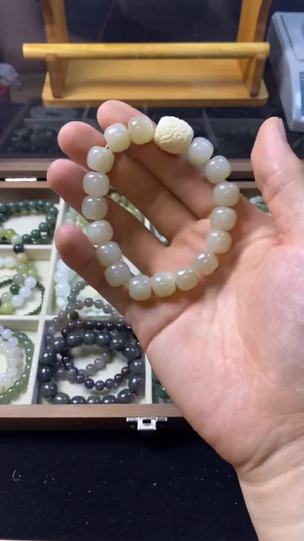 未镶嵌手串和田玉主播推荐！！