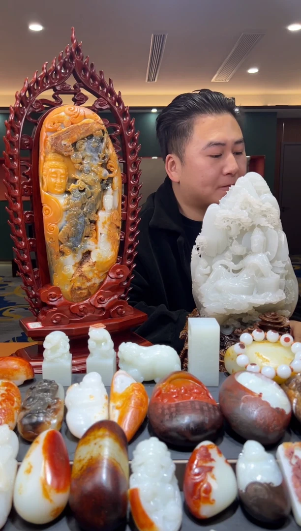 未镶嵌和田玉把件人**姐和田玉