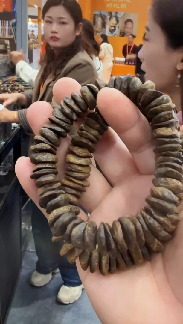 沉香手串海南天然剥壳料沉水级随型1.5单圈多样性发其一