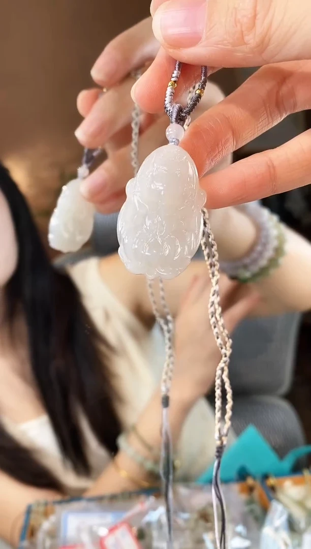 颈饰未镶嵌和田玉九尾狐烟紫和田玉项链