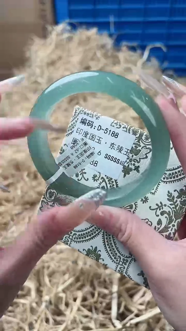 未镶嵌手镯石英质玉D-5188