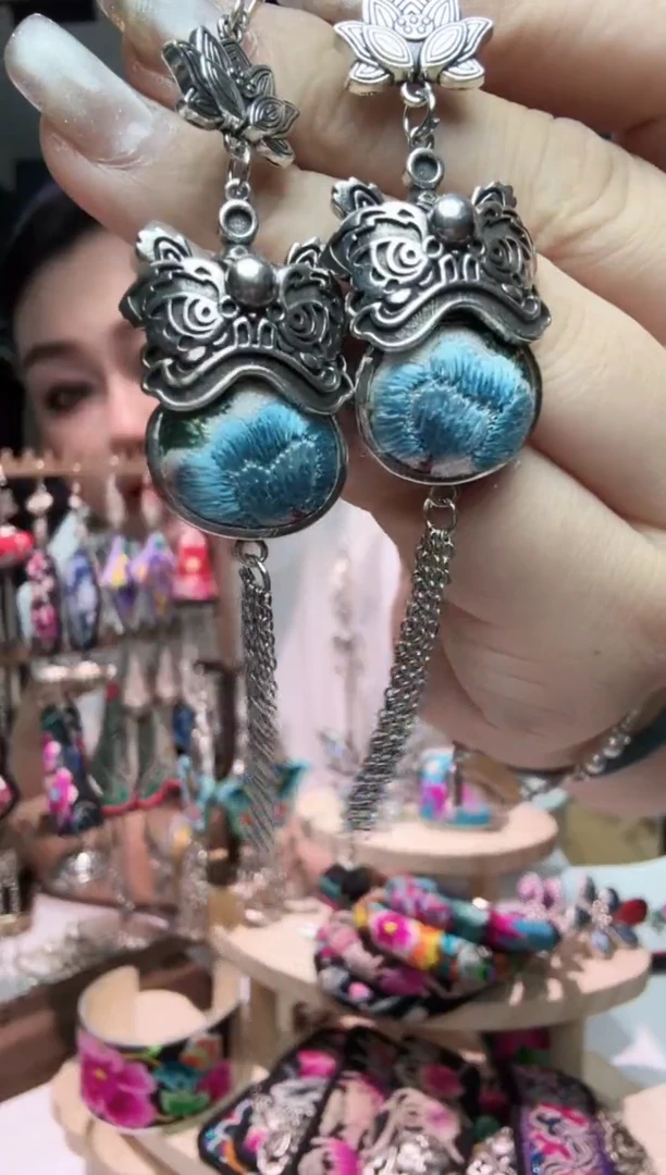 刺绣纯手工苗绣非遗耳环