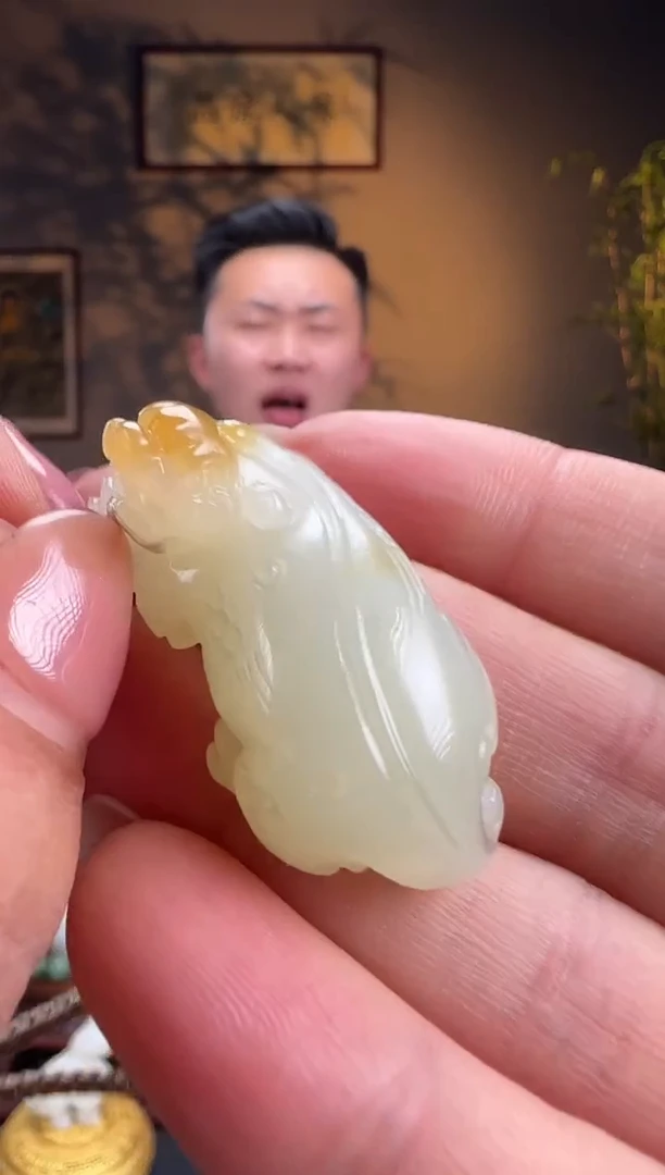未镶嵌和田玉挂件l43糖黄俏色貔貅