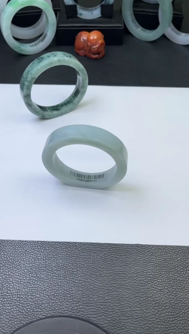 定制翡翠手镯未镶嵌蓝胶底