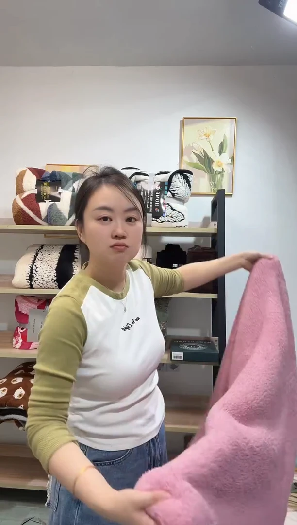 聚酯纤维180*200玫红舒面绒