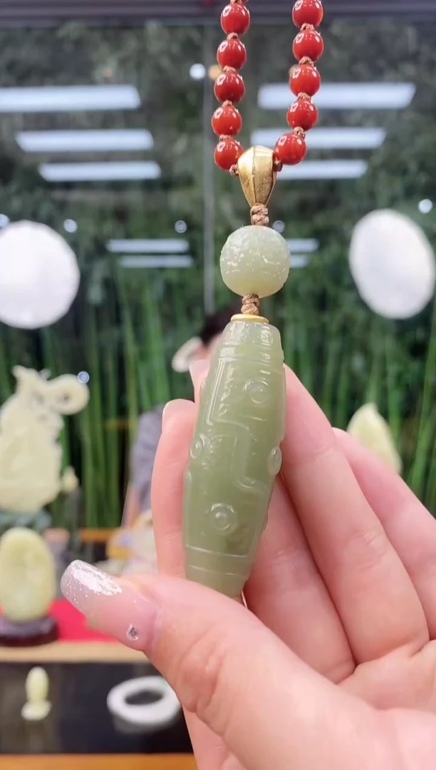 未镶嵌和田玉挂件闪购绿黄九眼约52mm