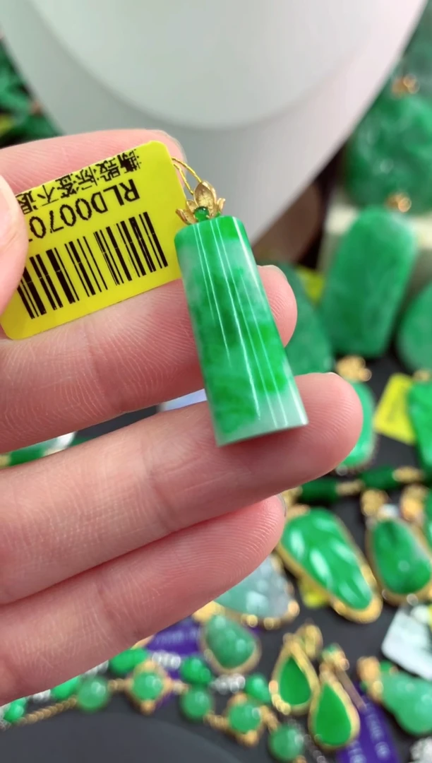 吊坠(不含链)18K金镶嵌翡翠天然缅甸翡翠A货