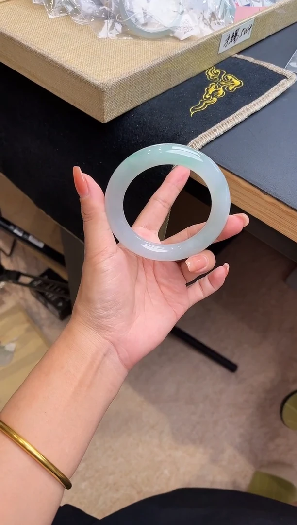 未镶嵌手镯翡翠手镯