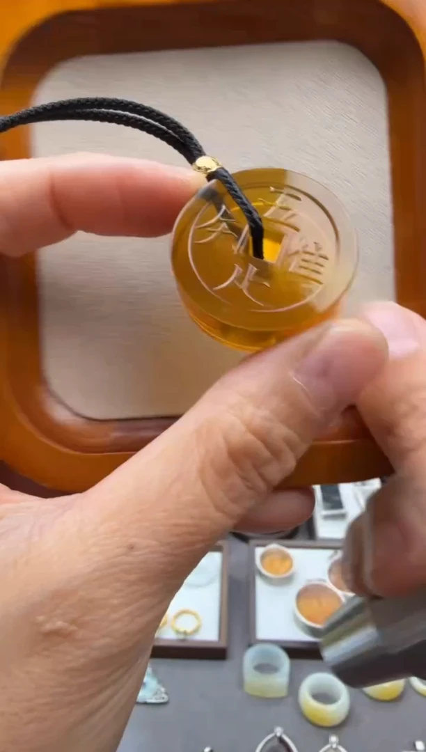 琥珀颈饰未镶嵌唯吾知足