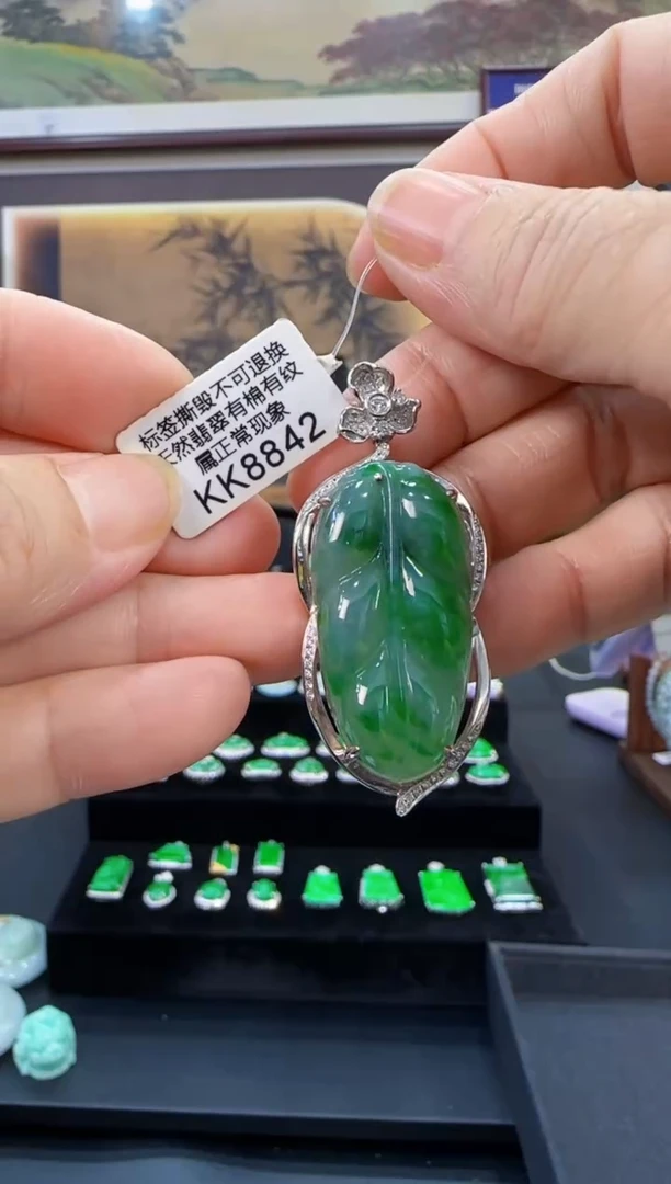 颈饰18K金镶嵌翡翠KK8842叶子