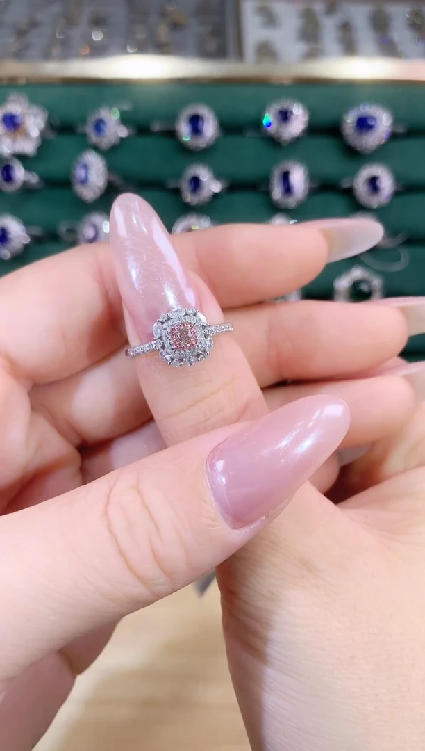 18K金镶嵌戒指钻石戒指