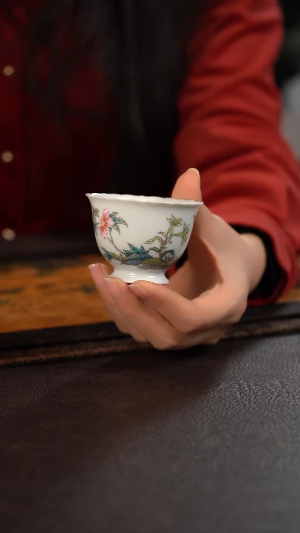 【闪购商品】杯德韶轩粉彩花卉高脚花口杯