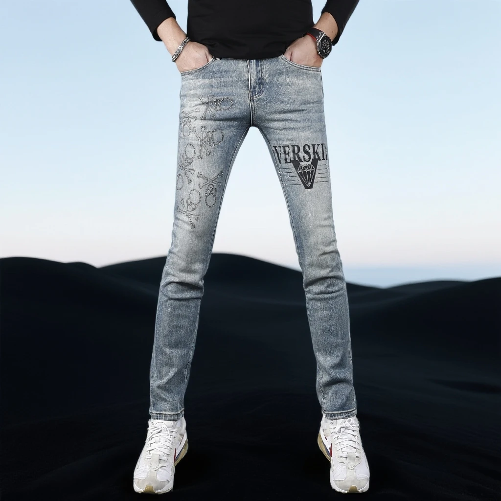巴赛娜缇潮流烫钻秋季牛仔裤男款新款潮牌修身小脚弹力潮流男士裤