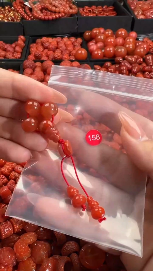 南红玛瑙未镶嵌颈饰1