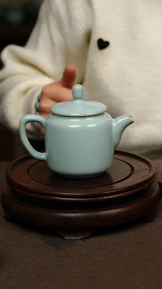 瓷片天青色手工将军壶280ml微瑕不带礼盒