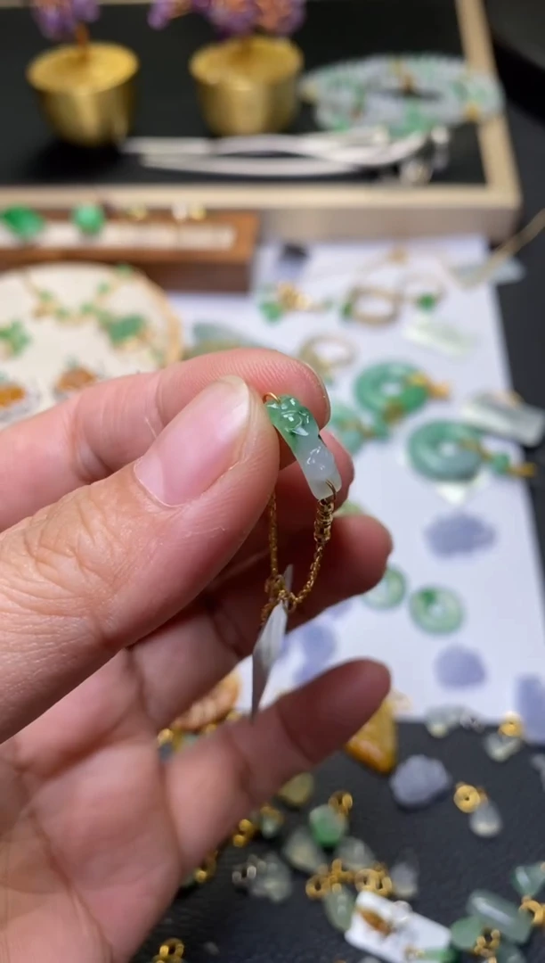 翡翠18K金镶嵌颈饰净货35355