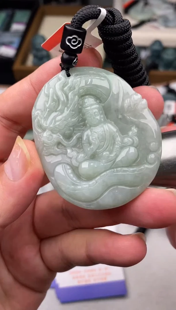 翡翠未镶嵌颈饰多样性发其一